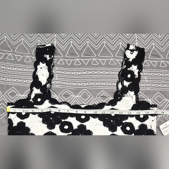 Avec Les Filles Floral Crocheted Mini Skirt And Cropped Top Set Size M/L - Picture 3 of 13